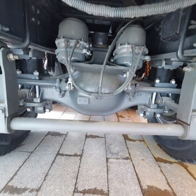 8 × 4 Antriebsräder Nutzfahrzeug Dump Truck mit Luftaufhängungssitz und 600L Kraftstofftank