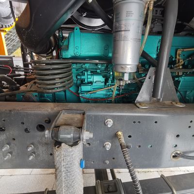 8 × 4 Antriebsräder Nutzfahrzeug Dump Truck mit Luftaufhängungssitz und 600L Kraftstofftank