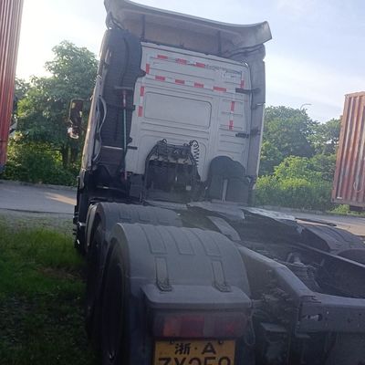Individuell angepasster Shacman-Schwerlast-Traktor-Anhänger mit 1000-Liter-Tank und ISO-Zertifiziertem