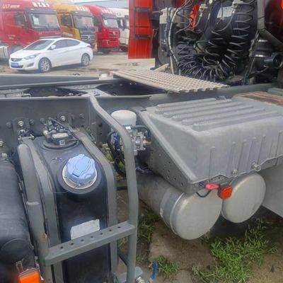 6×4 Antriebsrad FAW Traktor-Lkw zu erschwinglichen Finanzierungen mit Carbon Steel Cargo Box