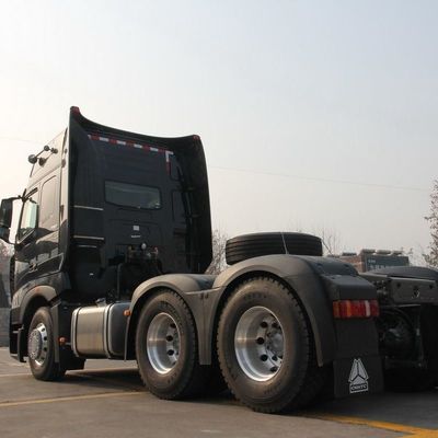 Synotruck HOWO 400 PS Schwerlast-Traktoranhänger mit 1000L Tank Diesel