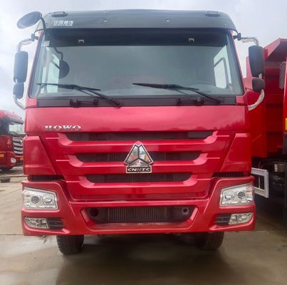 Chassis und Reifen von Sinotruk, die in der Struktur von Industriefahrzeugen für schwere Aufgaben verwendet werden