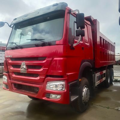 Chassis und Reifen von Sinotruk, die in der Struktur von Industriefahrzeugen für schwere Aufgaben verwendet werden