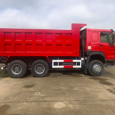 Chassis und Reifen von Sinotruk, die in der Struktur von Industriefahrzeugen für schwere Aufgaben verwendet werden
