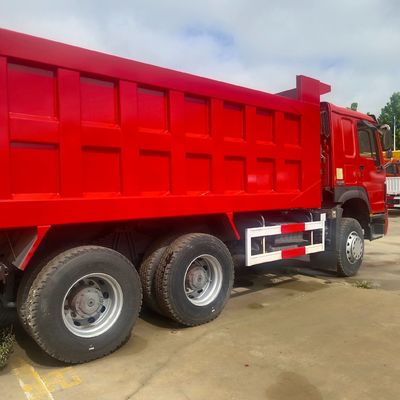 Chassis und Reifen von Sinotruk, die in der Struktur von Industriefahrzeugen für schwere Aufgaben verwendet werden