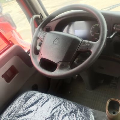 Chassis und Reifen von Sinotruk, die in der Struktur von Industriefahrzeugen für schwere Aufgaben verwendet werden