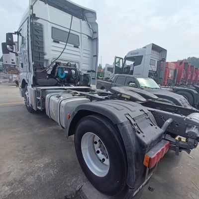 540 PS Lkw mit 1000L Tank und Schwerlastschleppfunktion