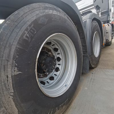 Reifenzertifizierung ECE Sinotruck 400 PS Motor Luftfederung Fahrersitz Anhängerteile