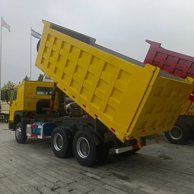 Heavy Duty HOWO Diesel Selbstdumping-Fahrzeug 4-6L Motorkapazität und Versandkosten