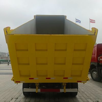 Heavy Duty HOWO Diesel Selbstdumping-Fahrzeug 4-6L Motorkapazität und Versandkosten