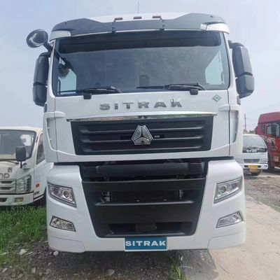 Sitz mit Luftfederung und 600L Kraftstofftank Sinotruck Traktorfahrzeug zum Ziehen von Sattelzug