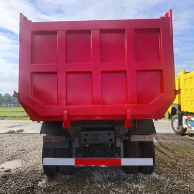 Sinotruk Schwerlast-Dump Truck mit 30 t Ladekapazität und Reifen 6 × 4 Antriebsrad