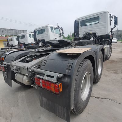 6×4 Antriebsrad Sinotruk Schwerlastzug mit Luftfederungssitz und 600L Kraftstoffbehälter