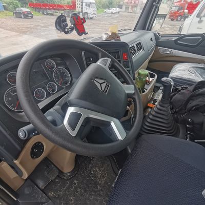Raumreiches und schweres Sinotruckfahrzeug zum Schleppen eines Semi-Anhängers PS 351-450 PS