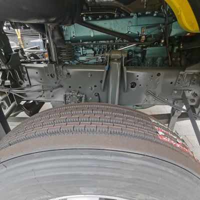 Gebrauchtes Traktorkopf mit 600L Kraftstofftank für das Schleppen von Semi-Anhängern