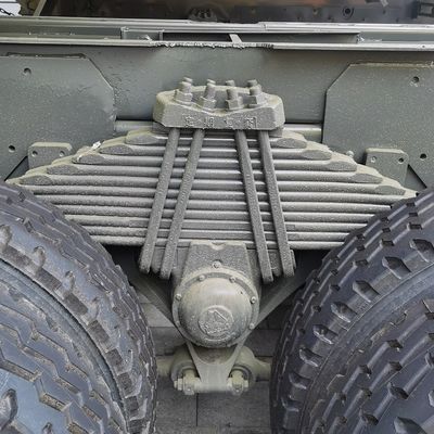 Top- Benzin-Traktorkopf mit 600-Liter-Tank und Luftaufhängungssitz ZZ4257N3247E1H