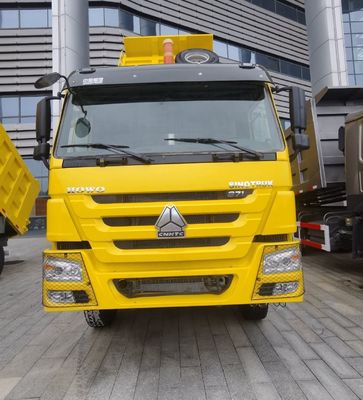 Der Kunde braucht einen Sitrak-Gelenkkraftwagen mit 600-Liter-Tank und Luftfederungssitz