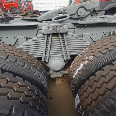 Kraftfahrzeug für das Schleppen von Semi-Anhängern