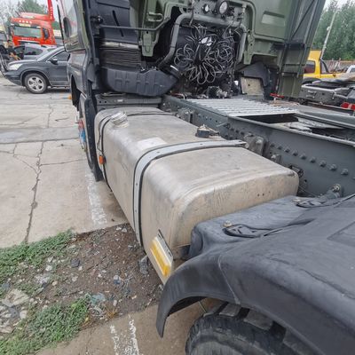 Shacman Tipper Truck mit Handgetriebe 400L Kraftstoffbehälter und Rohrlos Reifen Design