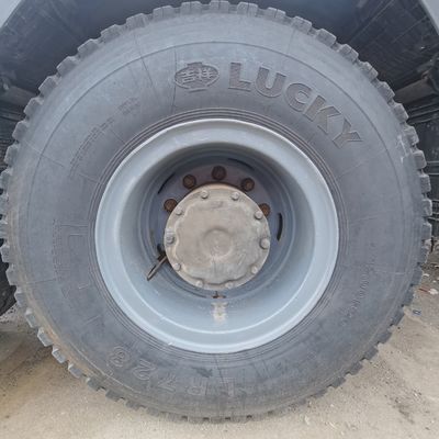 Shacman Tipper Truck mit Handgetriebe 400L Kraftstoffbehälter und Rohrlos Reifen Design