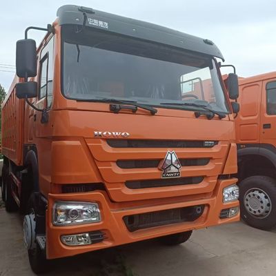 Industrielle Zuggeräte mit Reifen und hydraulischem Lenken auf dem Fahrgestell des Lastwagens Sinotruk