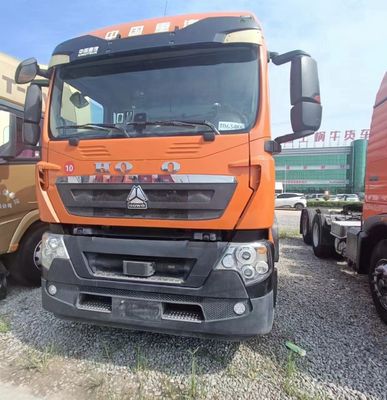 Gebrauchtes HOWO 6X4 Traktorfahrzeug zum Schleppen von Semi-Anhängern Anpassung und Paketgröße