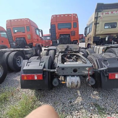 Versandkosten Gebrauchtes Schwerlastfahrzeug Sinotruk HOWO 6X4 Traktorfahrzeug zum Schleppen eines Semi-Anhängers