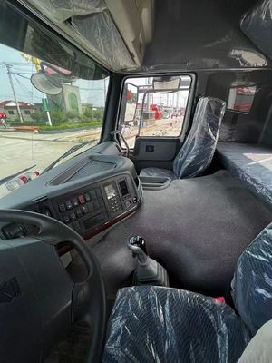 Hochlastförderer für den Transport von Bergbaugeräten im Rahmen des Fahrgestells Sinotruk HOWO380