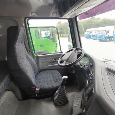 US Sinotruck Frachtwagen für den Bau Paket Größe 850.00cm * 250.00cm * 345.00cm