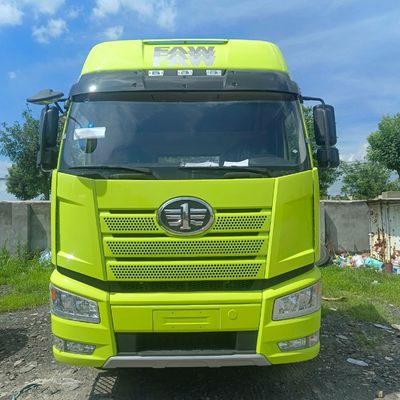 1000L Kraftstoffbehälter Euro 5 Schwerer Diesel-Traktor Lkw J6p420HP für den Transport von Massen