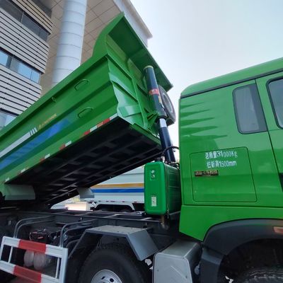 Sinotruk Hydraulisches Lenken Schwerlast-Dump-Truck für den Bau Reifen ISO zertifiziert