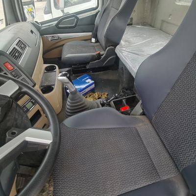 Hydraulisches Lenken verwendet HOWO Traktor Lkw 600L Kraftstoffbehälter zum Schleppen