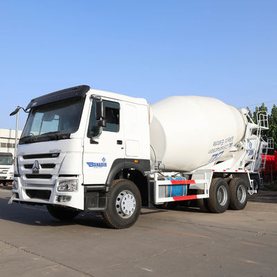 2m3 8m3 12m3 4X2 /6X4/8X4 Mobiler Tankwagen HOWO Manueller Diesel-Truck