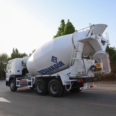 2m3 8m3 12m3 4X2 /6X4/8X4 Mobiler Tankwagen HOWO Manueller Diesel-Truck