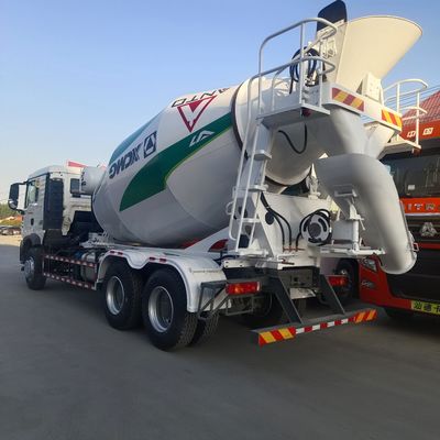 Kohlenstoffstahl-Ladebüro Hydraulisches Lenken Betonmischfahrzeug für einen reibungslosen Betrieb