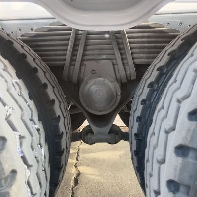 Kohlenstoffstahl-Ladebüro Hydraulisches Lenken Betonmischfahrzeug für einen reibungslosen Betrieb