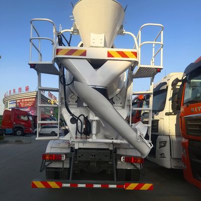 Kohlenstoffstahl-Ladebüro Hydraulisches Lenken Betonmischfahrzeug für einen reibungslosen Betrieb