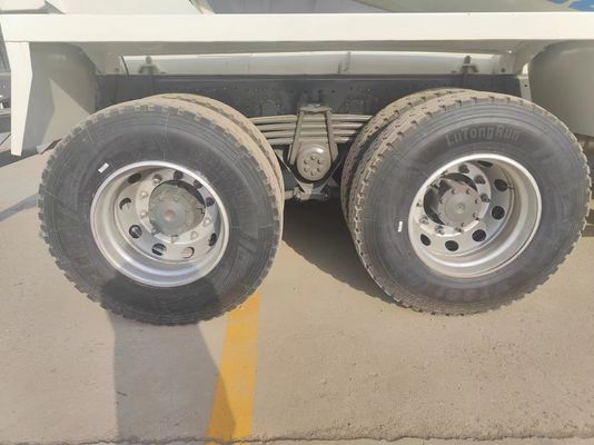 Sinotruk Chassis Hydraulische Steuerung Betonmischer mit 8 Hubraum und 400 PS