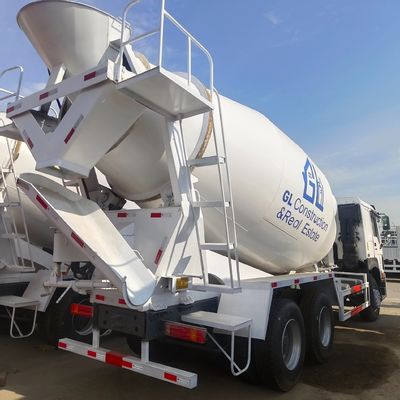 Off-Road Hydraulic Cement Mixer Truck mit individueller Farbe und Leistung von Sinotruk