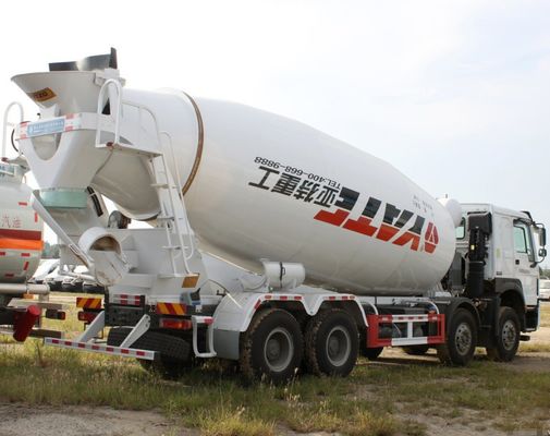 Sinotruk Zementmischfahrzeug 8x4 Antriebsmodus und Reifen für schwere Bauprojekte