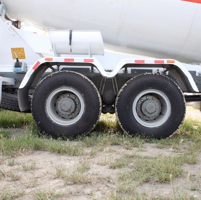 Sinotruk Zementmischfahrzeug 8x4 Antriebsmodus und Reifen für schwere Bauprojekte