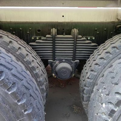 Kohlenstoffstahl Hydraulic Cement Mixer Truck 8x4 für Langlebigkeit und Leistung von Sinotruk