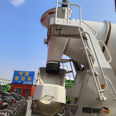 Kohlenstoffstahl Hydraulic Cement Mixer Truck 8x4 für Langlebigkeit und Leistung von Sinotruk