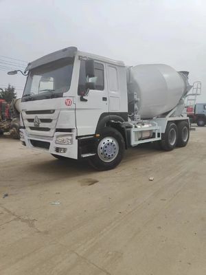 angepasster Sinotruk-Fahrzeug mit hydraulischem Lenkrad-Mischlaster mit Leistungshilfe und Reifen