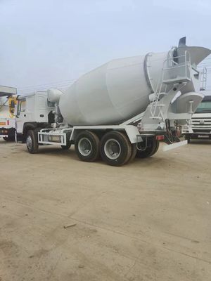 angepasster Sinotruk-Fahrzeug mit hydraulischem Lenkrad-Mischlaster mit Leistungshilfe und Reifen