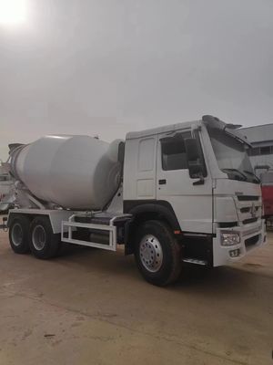 angepasster Sinotruk-Fahrzeug mit hydraulischem Lenkrad-Mischlaster mit Leistungshilfe und Reifen