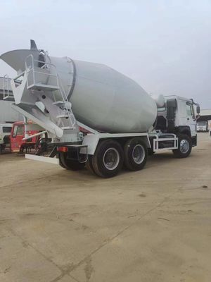 angepasster Sinotruk-Fahrzeug mit hydraulischem Lenkrad-Mischlaster mit Leistungshilfe und Reifen