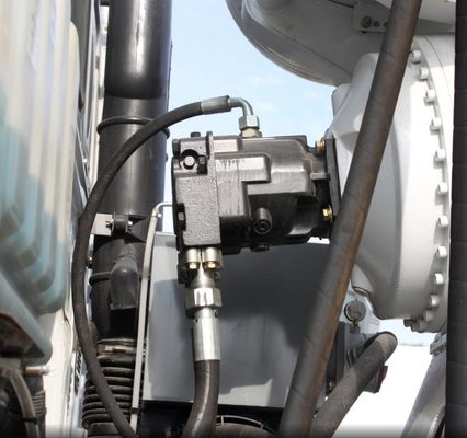 8 Hubraum Hydraulisches Lenkradgerät mit Sinotruk-Chassis und Reifen
