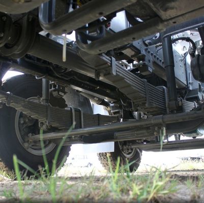 8 Hubraum Hydraulisches Lenkradgerät mit Sinotruk-Chassis und Reifen