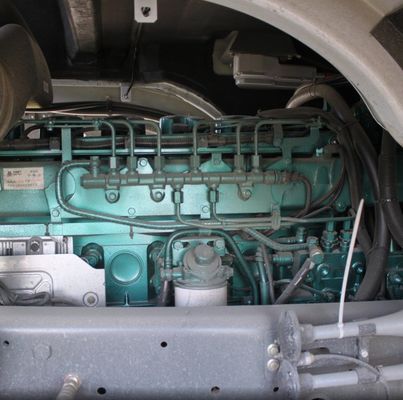 8 Hubraum Hydraulisches Lenkradgerät mit Sinotruk-Chassis und Reifen